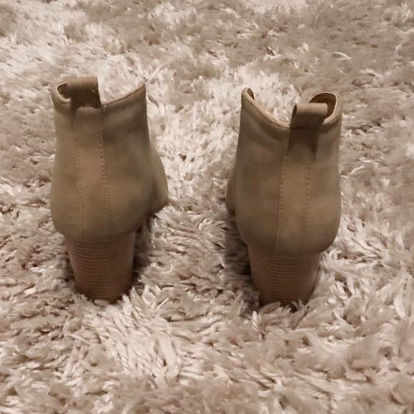 Last Pair! Taupe V Front Ankle Booties - Picture 4 of 4